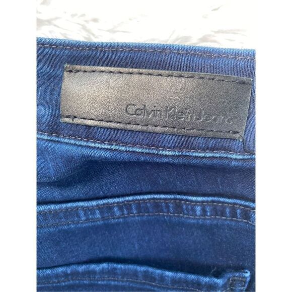 Calvin Klein SZ W28 L32 Women’s Dark Denim Factory Faded Straight Leg Je… - Picture 12 of 13
